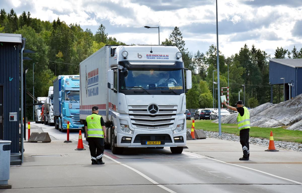 Nedgang i grensekryssende trafikk med større lastebiler over Svinesund