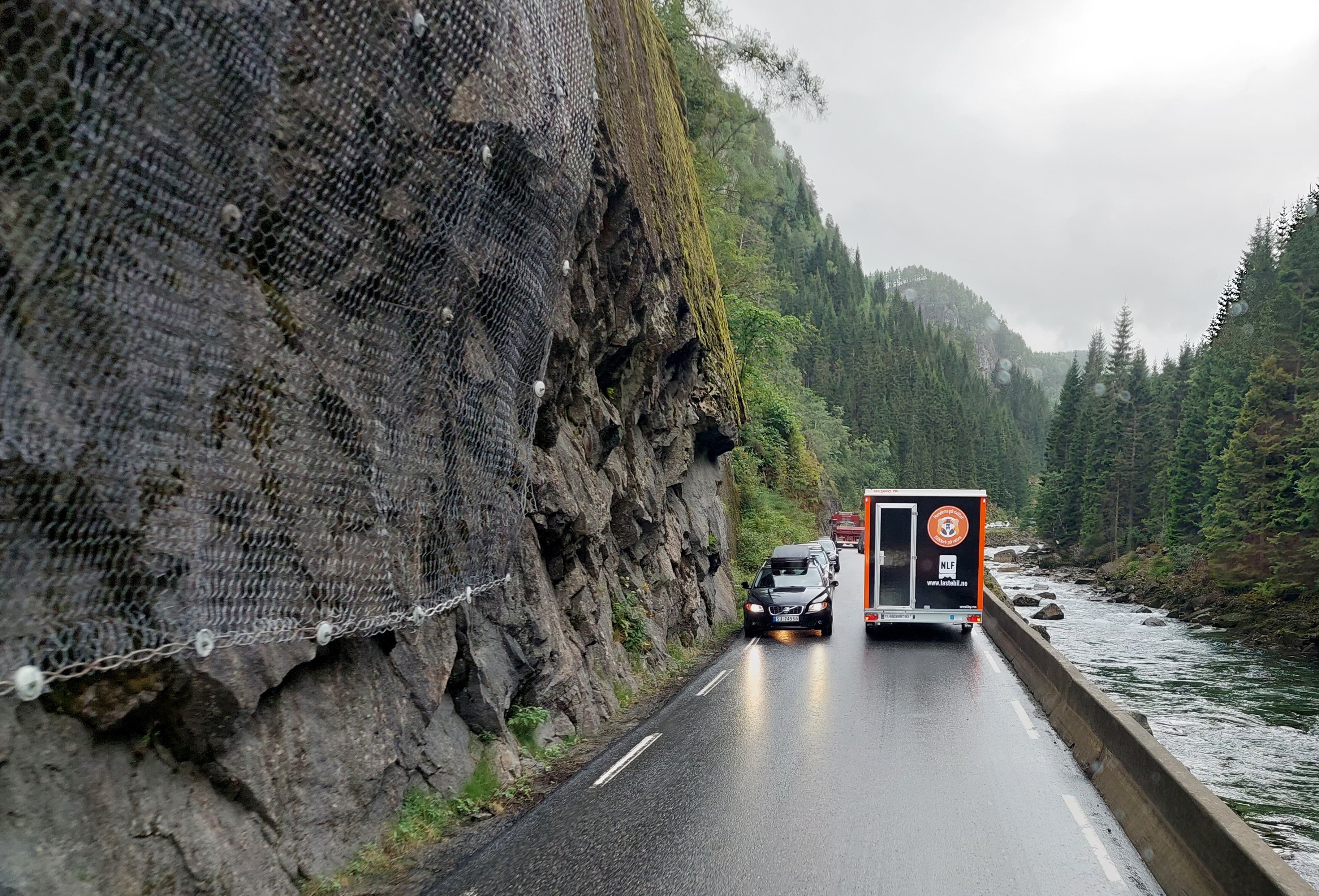Norge har 14 000 km med for smale veier