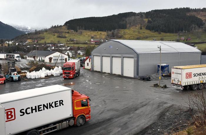 Stor bedrift: Olav Rogne AS på Voss drifter den lokale Schenker-terminalen og har egne tankbiler og tankanlegg. Foto: Stein Inge Stølen