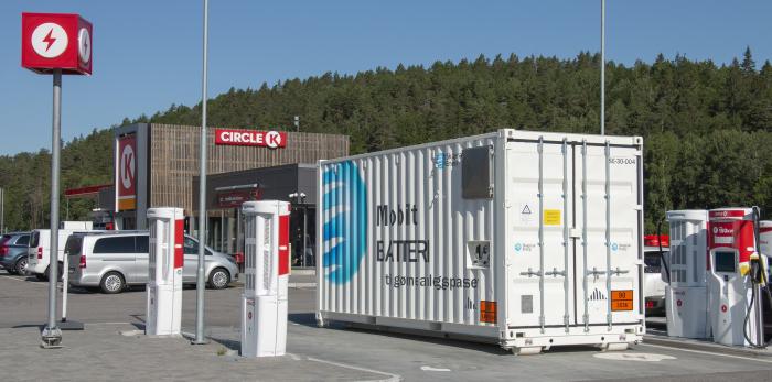 TIL LADING: Denne battericontaineren får påfyll hos Circle K E18 Bamble i Telemark. Foto: Skagerak Energi